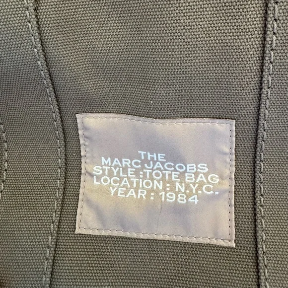 Marc Jacobs 'The Tote Bag' Canvas Tote in green - Picture 3 of 8
